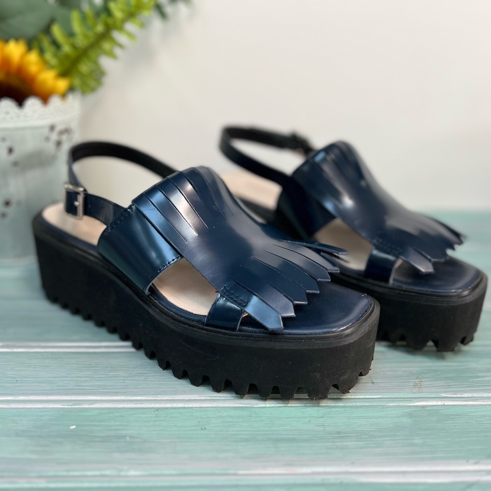 Stylish Navy Platform Sandals - image 2